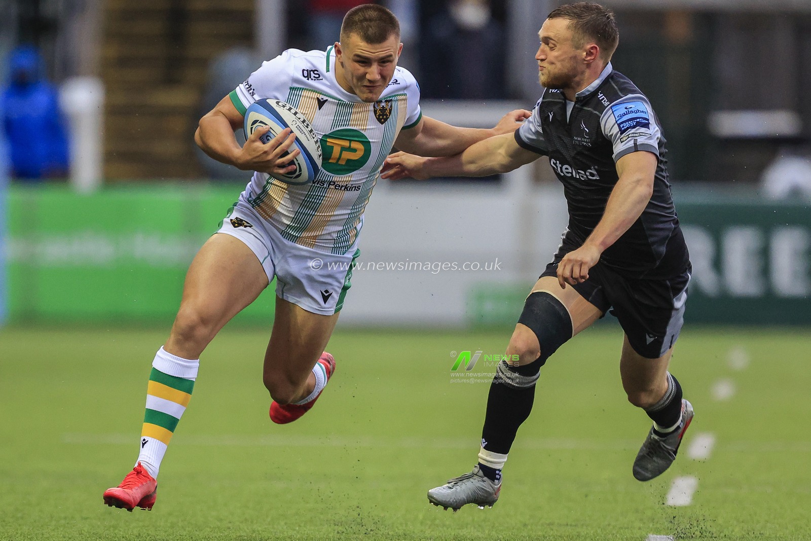 Ollie Sleightholme of Northampton Saints holds off Brett Connon of Newcastle Falcons
