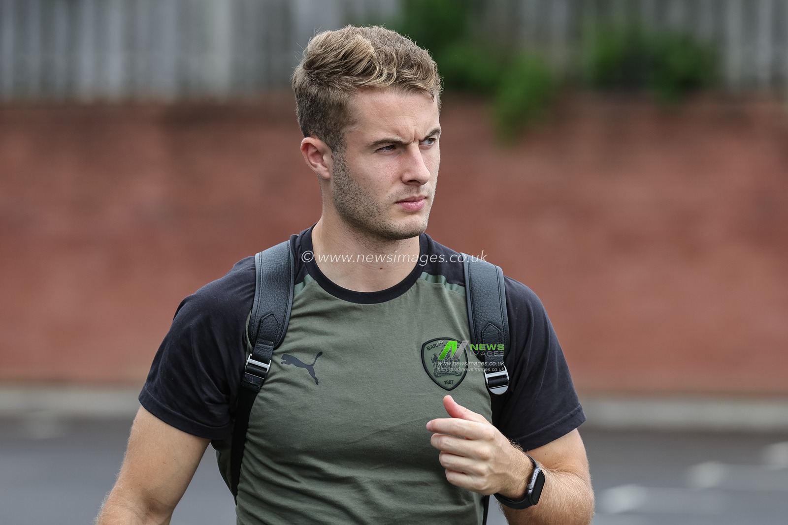 Andy Dallas #16 of Barnsley arrives during the Sky Bet League 1 match Bristol Rovers vs Barnsley at Memorial Stadium, Bristol, United Kingdom, 12th August 2023

(Photo by Mark Cosgrove/News Images)