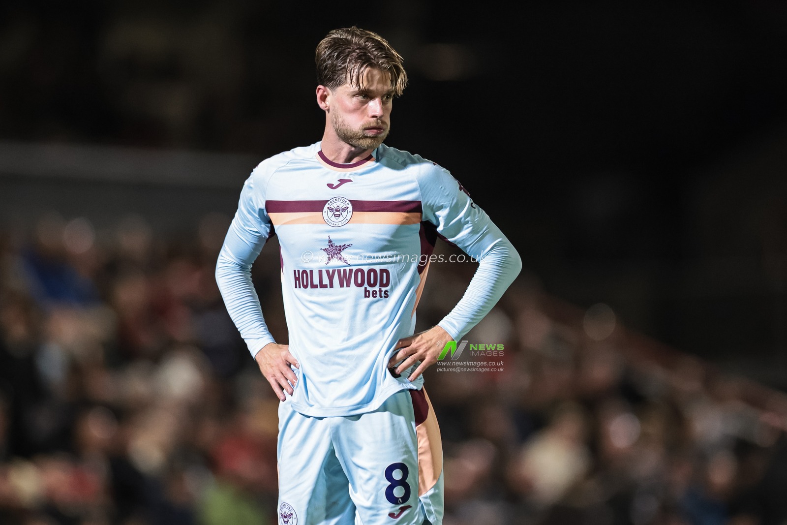 Mathias Jensen of Brentford during the Carabao Cup Last 16 Grimsby Town vs Brentford at Blundell Park, Cleethorpes, United Kingdom, 28th October 2025

(Photo by Mark Cosgrove/News Images)

*** GER AUT SUI OUT ***