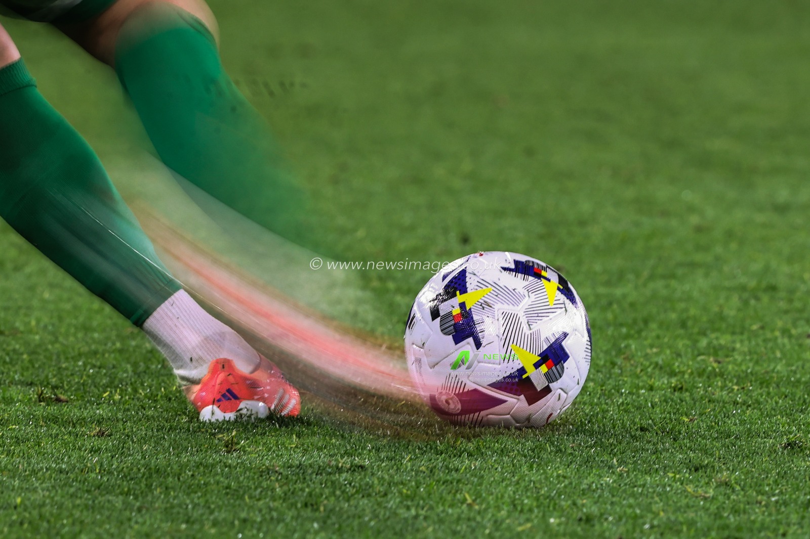 Alex McCarthy of Southampton kicks the EFL Championship match ball during the Sky Bet Championship match Sheffield United vs Southampton at Bramall Lane, Sheffield, United Kingdom, 30th September 2025

(Photo by Alfie Cosgrove/News Images)