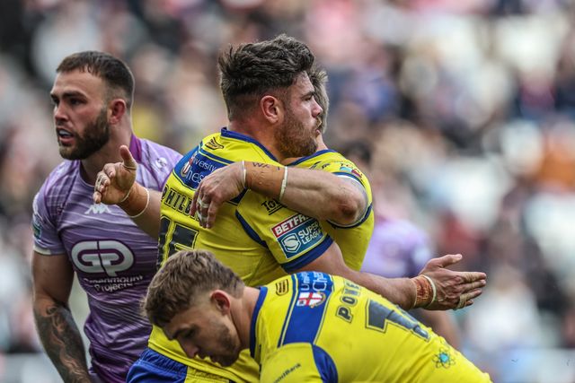 Joe Philbin of Warrington Wolves celebrates his try during the Betfred Magic Weekend 2025 match Wigan Warriors vs Warrington Wolves at St. James's Park, Newcastle, United Kingdom, 4th May 2025

(Photo by Mark Cosgrove/News Images)