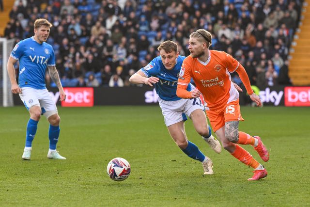 Hayden Coulson of Blackpool makes a break with the ball during the Sky Bet League 1 match Stockport County vs Blackpool at Edgeley Park Stadium, Stockport, United Kingdom, 1st March 2025

(Photo by Craig Thomas/News Images)