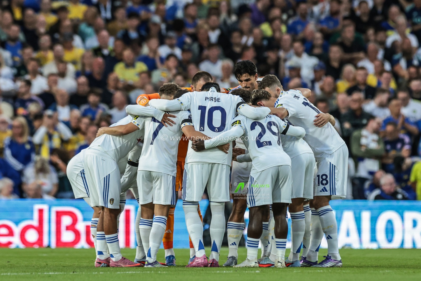 Leeds United players have a team huddle before the game during the Premier League match Leeds United vs Everton at Elland Road, Leeds, United Kingdom, 18th August 2025

(Photo by Mark Cosgrove/News Images)