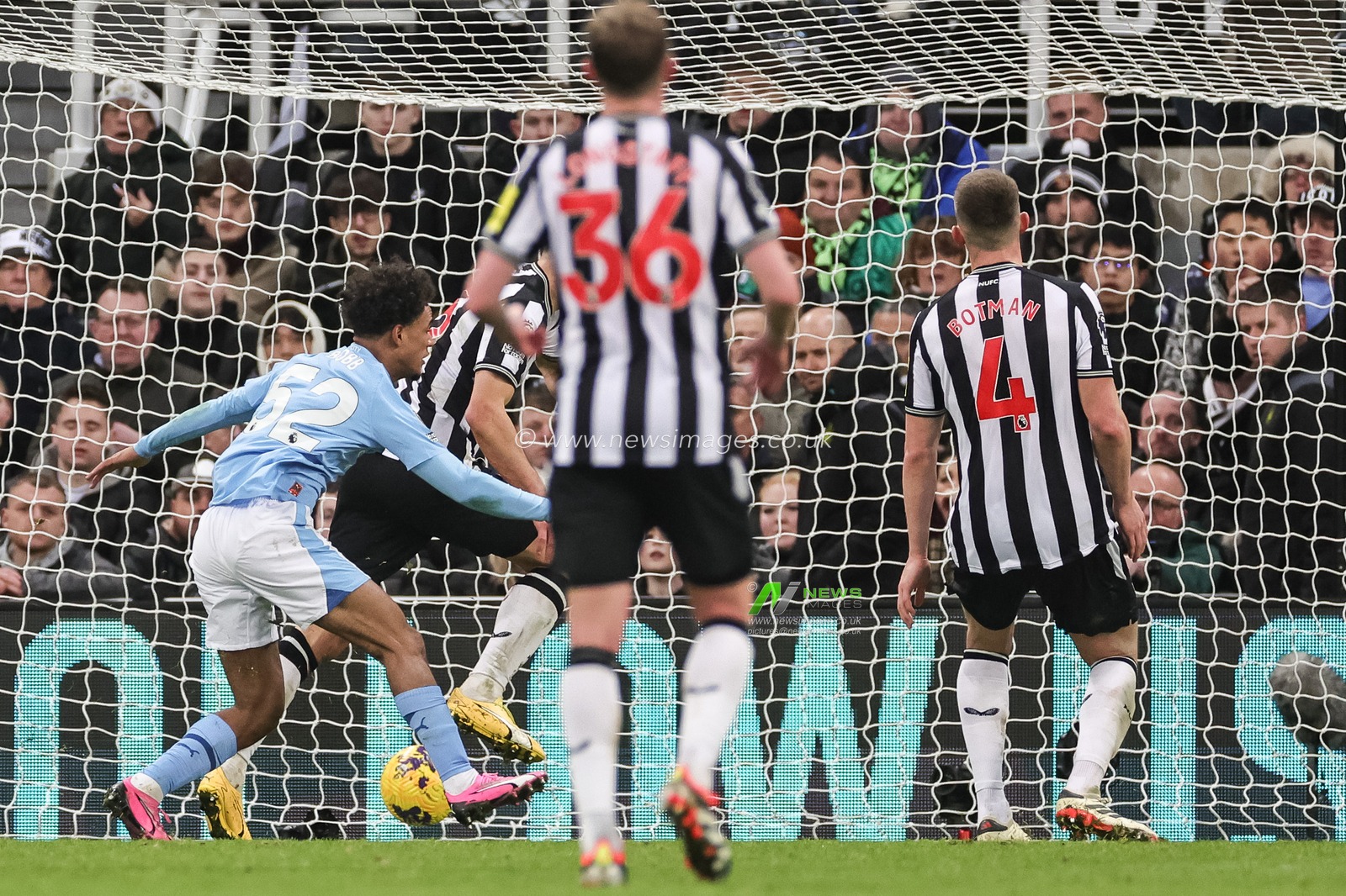 Oscar Bobb of Manchester City scores to make it 2-3 during the Premier League match Newcastle United vs Manchester City at St. James's Park, Newcastle, United Kingdom, 13th January 2024

(Photo by Mark Cosgrove/News Images)