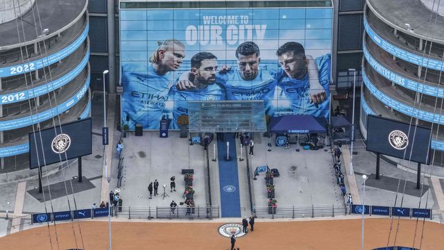 Players entrance and a new mural of Erling Haaland, Bernardo Silva, Rodri and Ruben Dias of Manchester City during the Premier League match Manchester City vs Tottenham Hotspur at Etihad Stadium, Manchester, United Kingdom, 23rd August 2025

(Photo by Mark Cosgrove/News Images)