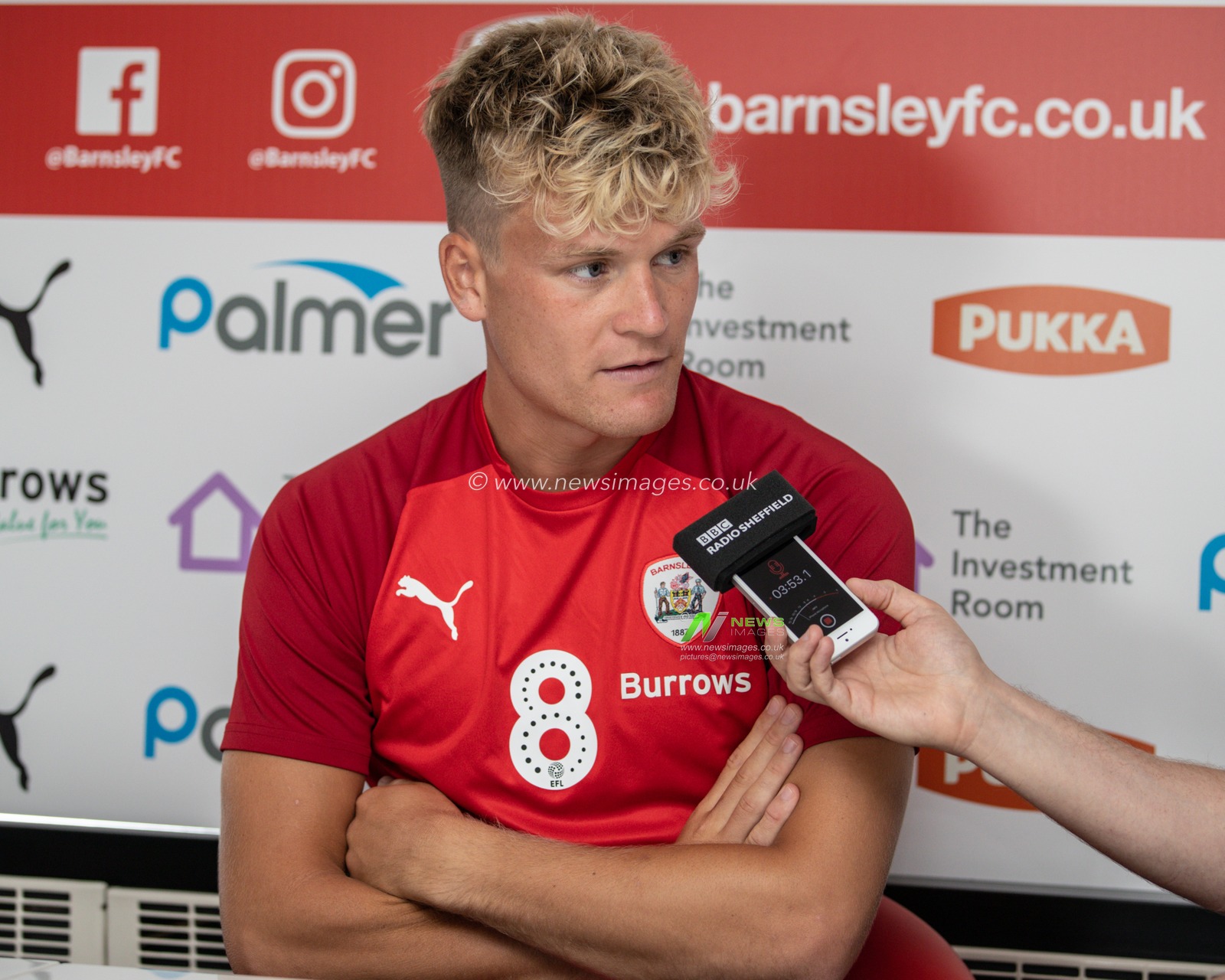 1st August 2019, Oakwell, Barnsley, England; Sky Sky Bet Championship , Barnsley start of season press launch ; Cameron McGeehan (08) of Barnsley talks to the press  as Barnsley prepare for a return to the Championship 


Credit: Mark Cosgrove/News Images

English Football League images are subject to DataCo Licence