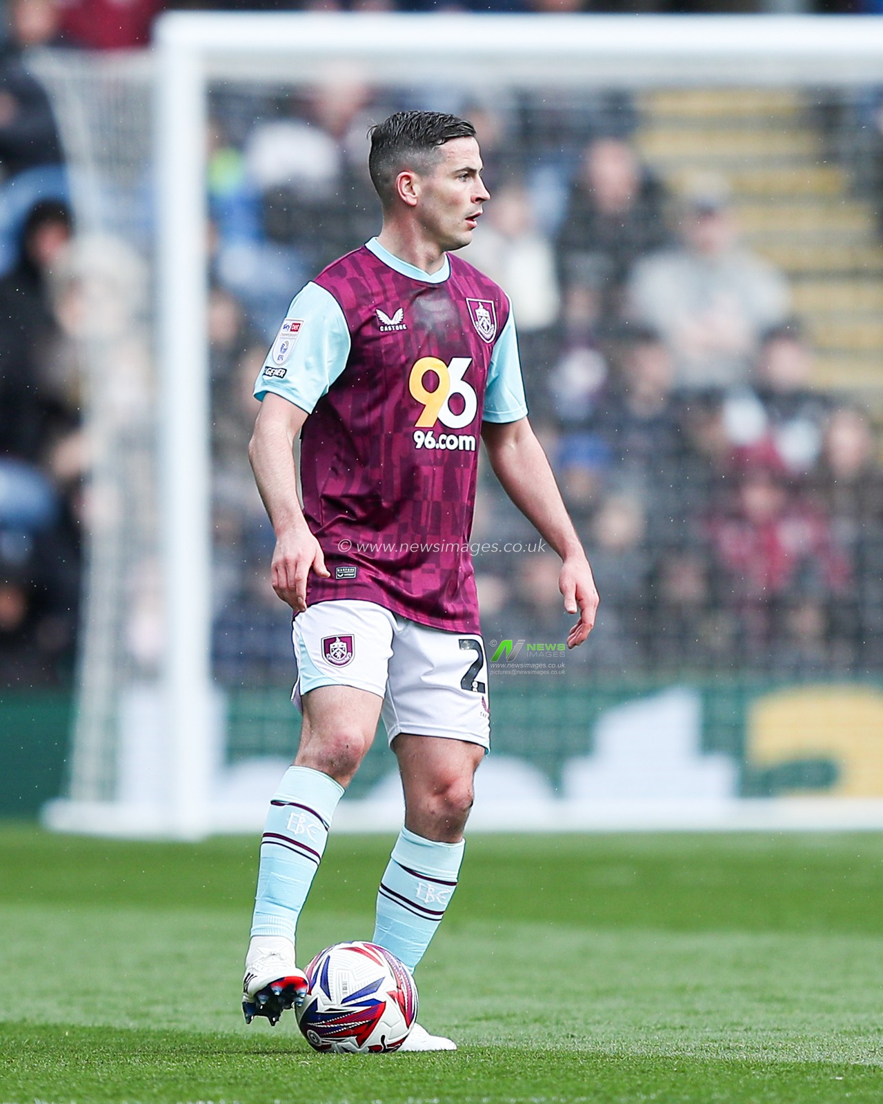 Josh Cullen of Burnley during the Sky Bet Championship match Burnley vs Bristol City at Turf Moor, Burnley, United Kingdom, 29th March 2025

(Photo by Jorge Horsted/News Images)
