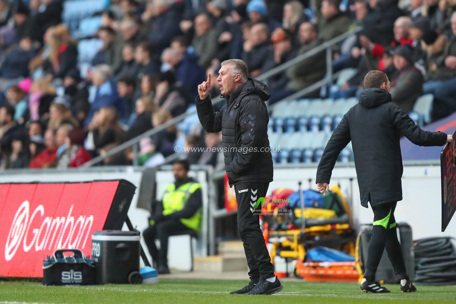 Nigel Pearson manager of Bristol City during the Sky Bet Championship match Coventry City vs Bristol City at Coventry Building Society Arena, Coventry, United Kingdom, 1st January 2023

(Photo by Gareth Evans/News Images)
