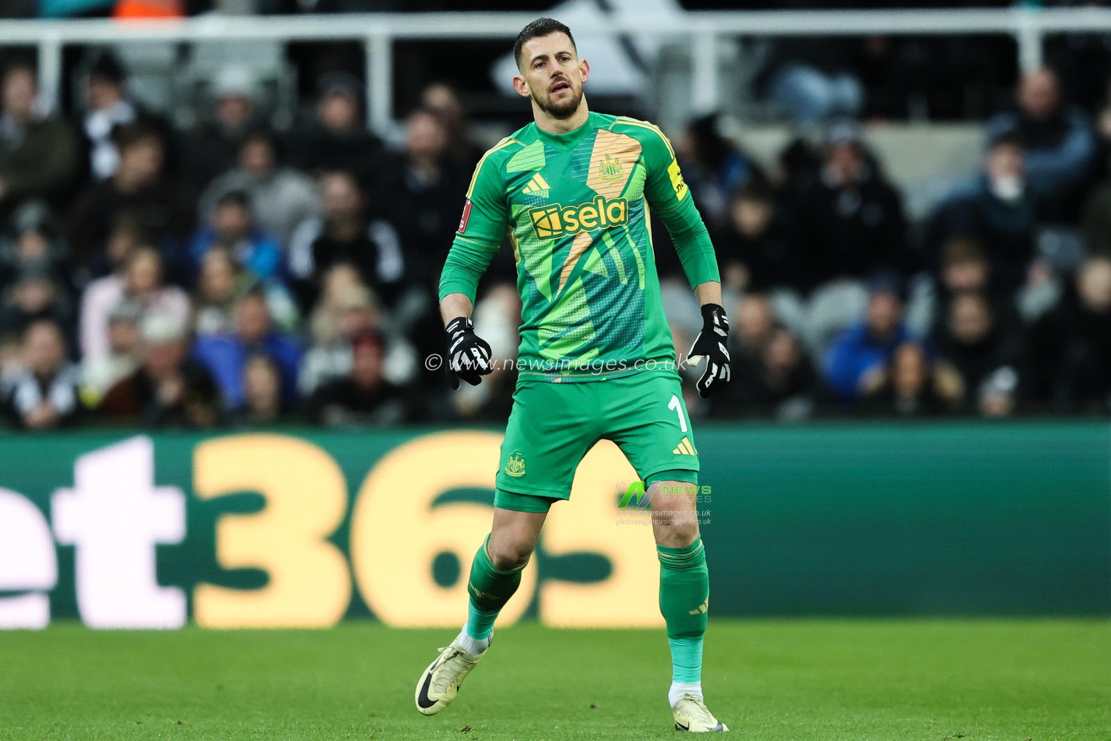 Martin DÃºbravka of Newcastle United during the Emirates FA Cup 3rd Round match Newcastle United vs Bromley FC at St. James's Park, Newcastle, United Kingdom, 12th January 2025

(Photo by Alfie Cosgrove/News Images)
