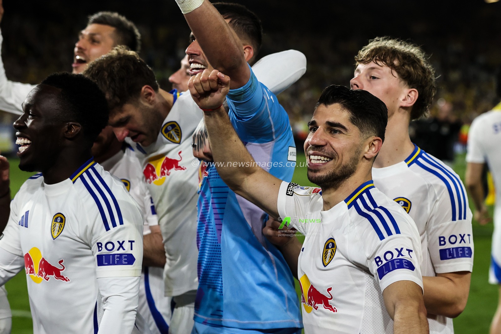 Manor Solomon of Leeds United celebrates promotion to the Premier League after the Sky Bet Championship match Leeds United vs Bristol City at Elland Road, Leeds, United Kingdom, 28th April 2025

(Photo by Alfie Cosgrove/News Images)