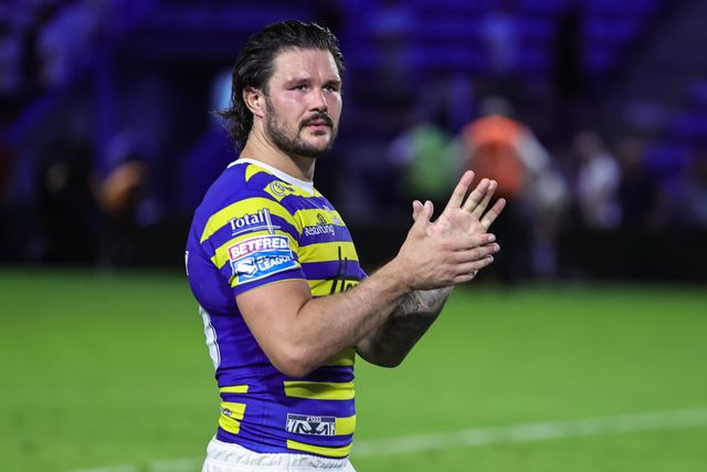 James Bentley of Warrington Wolves applauds the fans during the Betfred Super League round 23 match Warrington Wolves vs York Knights at The Halliwell Jones Stadium, Warrington, United Kingdom on 13 August 2026

(Photo by Mark Cosgrove/News Images)