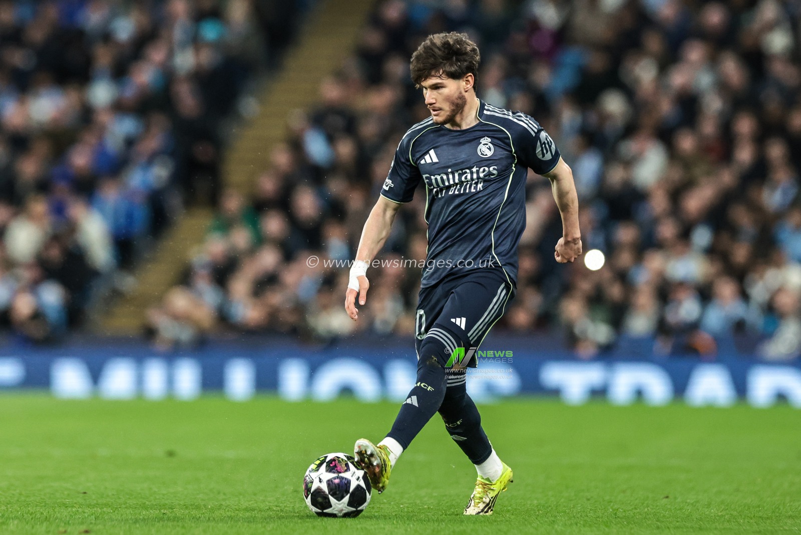 Fran Garcia of Real Madrid breaks with the ball during the UEFA Champions League last 16 second leg match Manchester City vs Real Madrid at The City of Manchester Stadium, Manchester, United Kingdom on 17 March 2026

(Photo by Mark Cosgrove/News Images)