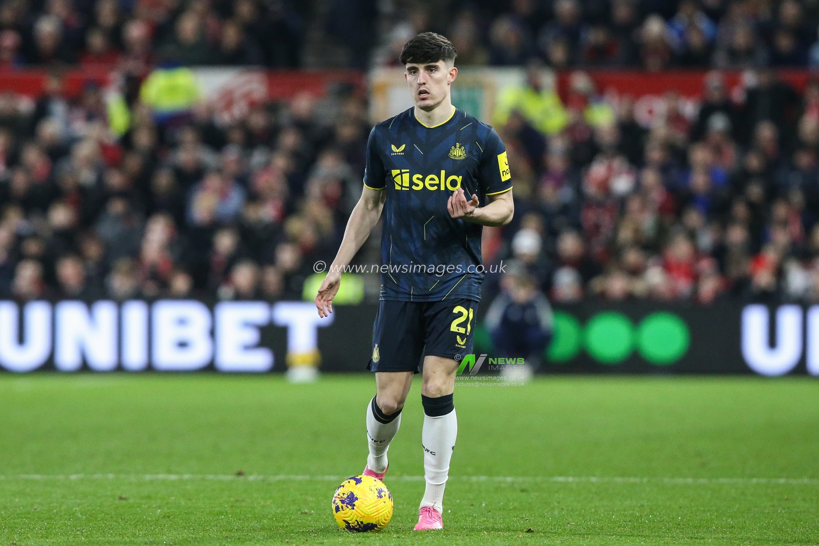Tino Livramento of Newcastle United in action during the Premier League match Nottingham Forest vs Newcastle United at City Ground, Nottingham, United Kingdom, 10th February 2024

(Photo by Gareth Evans/News Images)