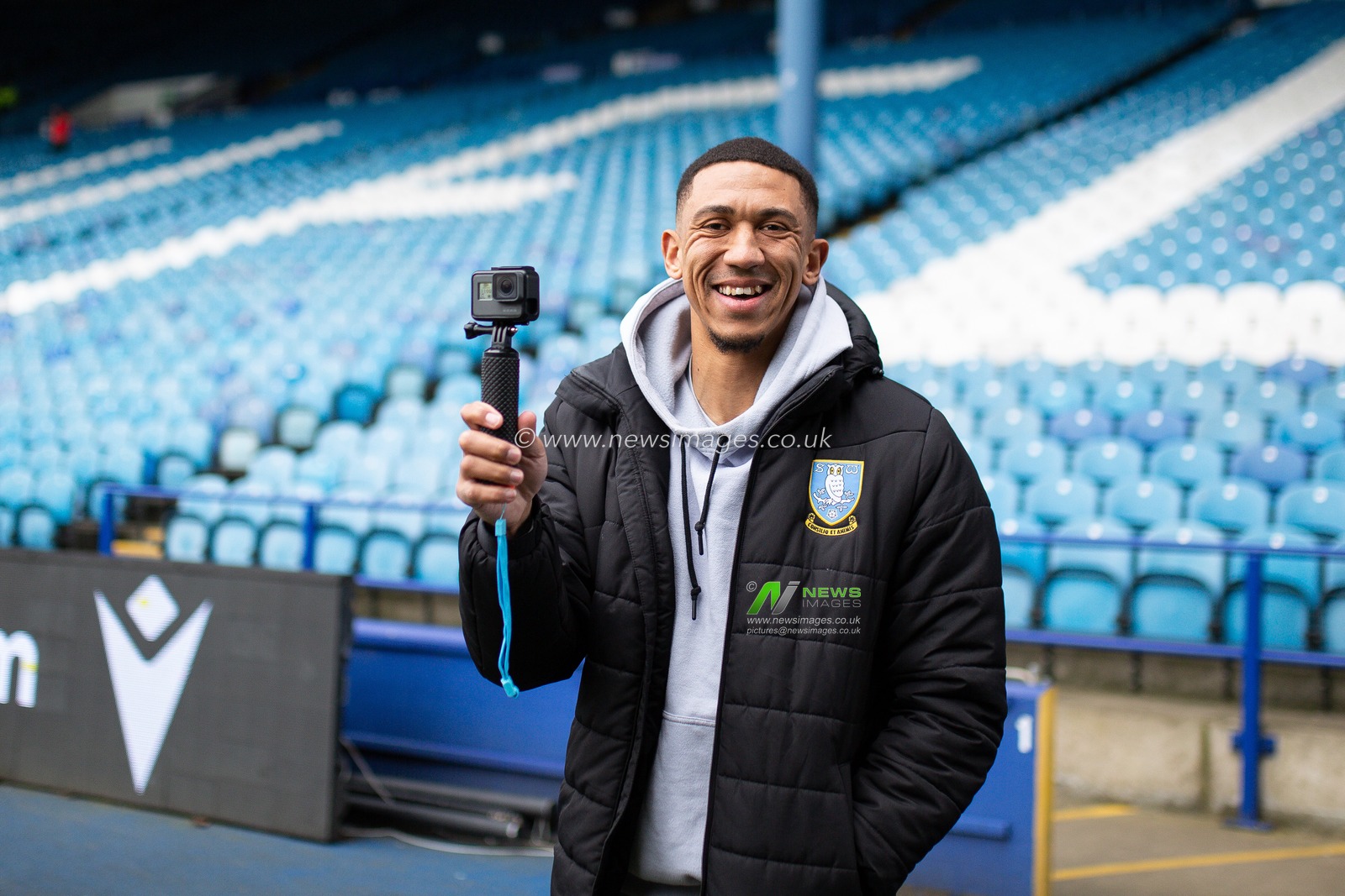 Liam Palmer #2 of Sheffield Wednesday filming with a go pro before the Sky Bet League 1 match Sheffield Wednesday vs Peterborough at Hillsborough, Sheffield, United Kingdom, 4th March 2023

(Photo by Ben Early/News Images)
