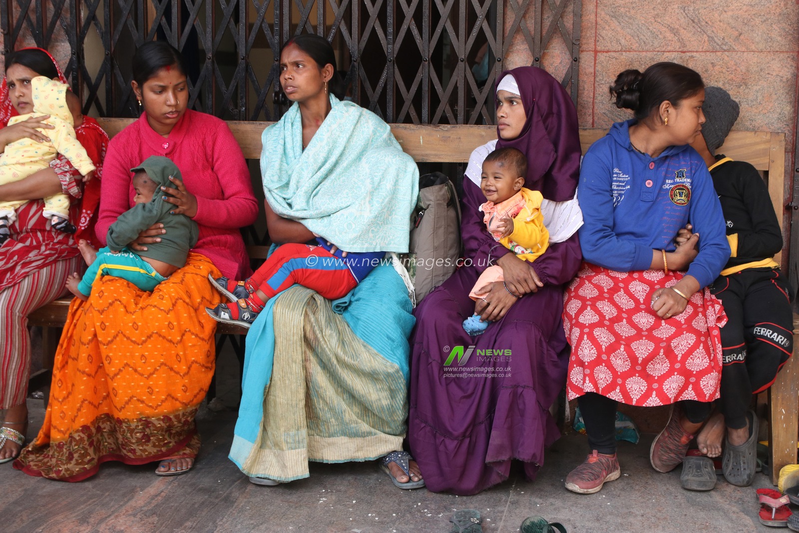 Women with her childÃ¢â‚¬â„¢s waits on a floor for a rapid antigen test amid Human Metapneumovirus (HMPV) at the emergency ,Hospital in Kolkata, India on January 7, 2025. Two more children, aged seven and 14, tested positive for the Human Metapneumovirus (HMPV) in Nagpur, increasing the total number of cases of the respiratory illness to 10. Out of the total cases reported so far, two were reported in Bengaluru, one in Gujarat, two in Chennai, three in Kolkata, and now two in Nagpur.Pictures by Debajyoti Chakraborty.(Photo: Debajyoti Chakraborty/News Images)