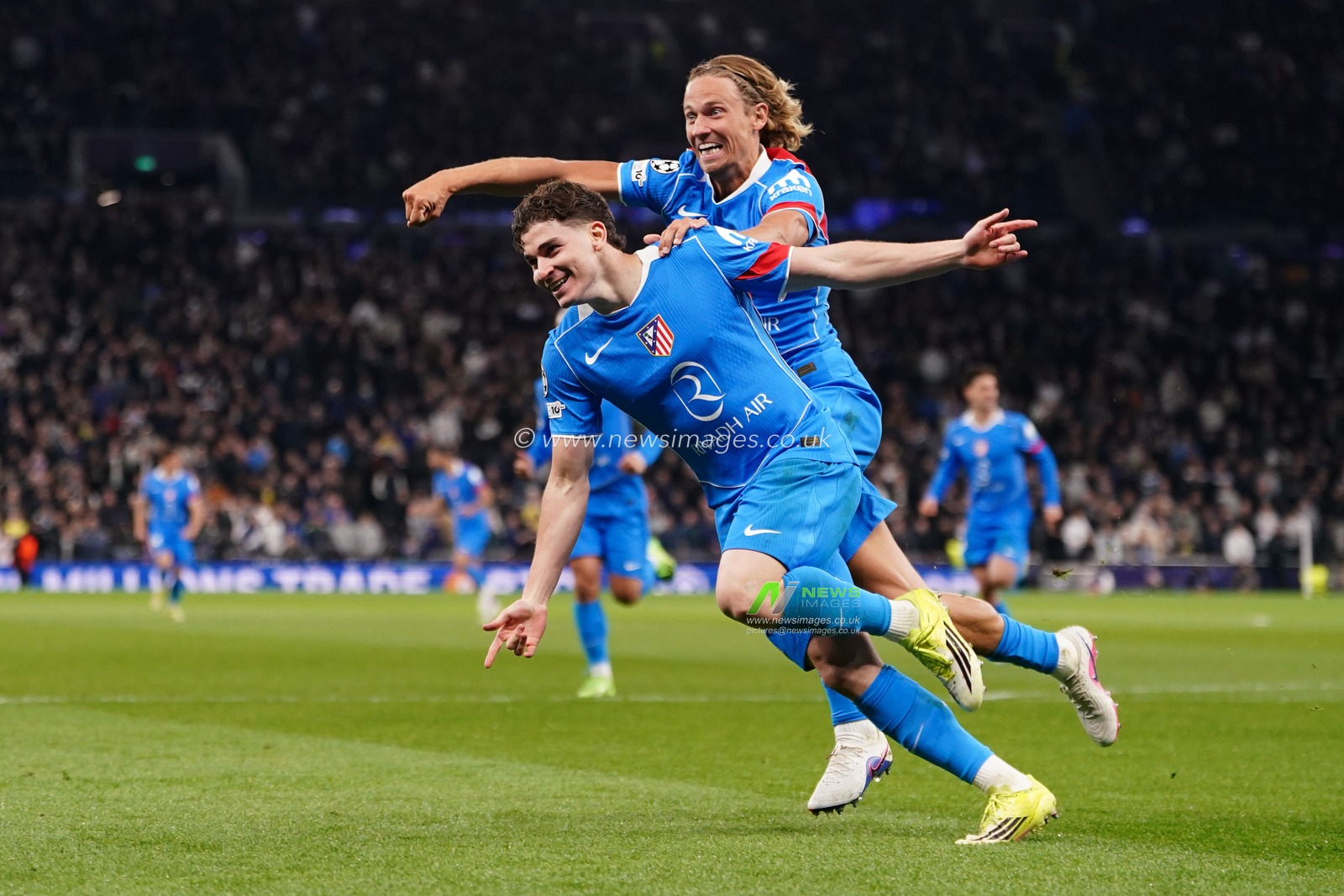 Julian Alvarez of Atlético Madrid and Marcos Llorente of Atlético Madrid celebrate goal during the UEFA Champions League match Tottenham Hotspur vs Atletico Madrid at Tottenham Hotspur Stadium, London, United Kingdom on 18 March 2026

(Photo by Harvey Murphy/News Images)