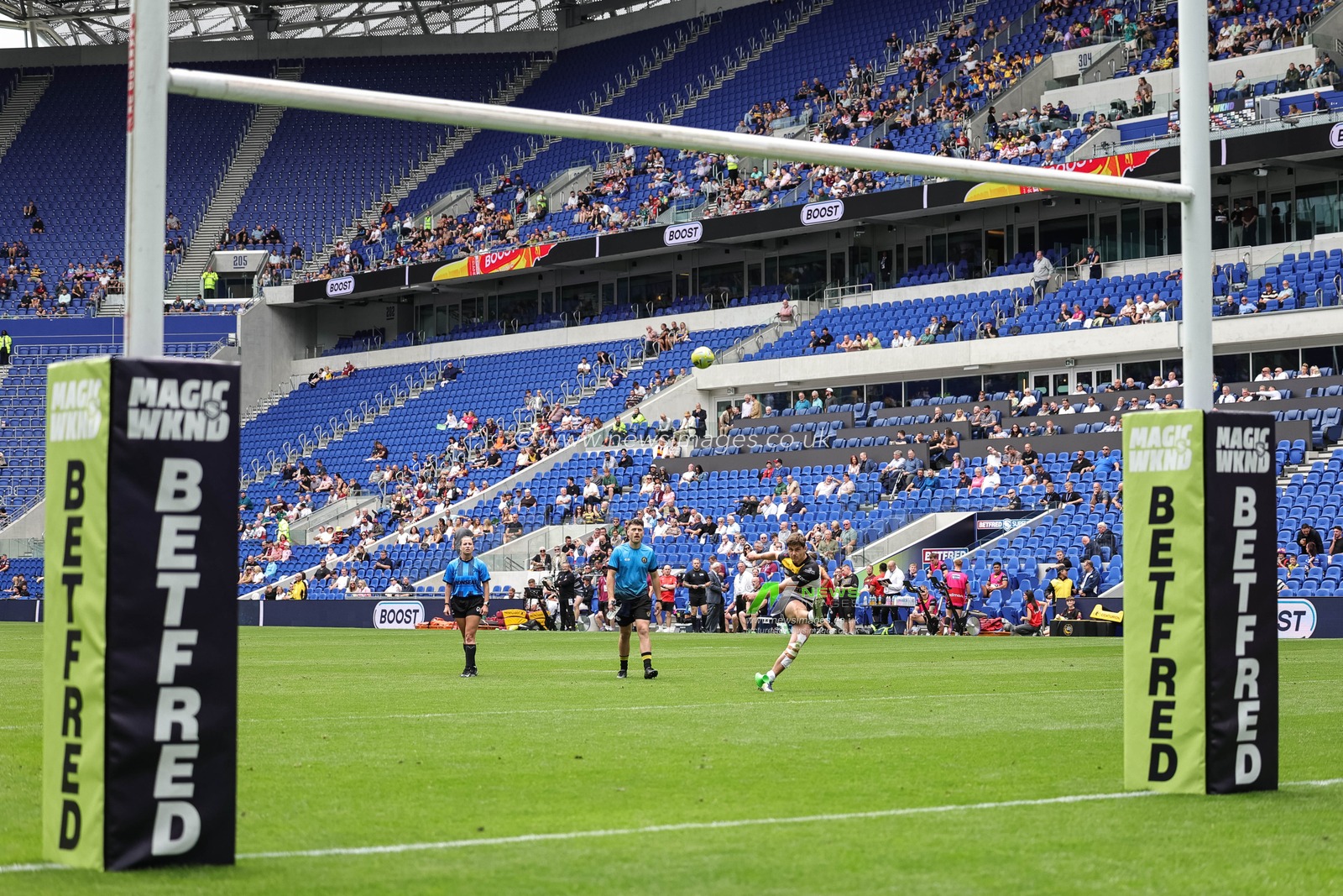 Jon Bennison of York Knights converts for a goal during the Betfred Super League Magic Weekend match Huddersfield Giants vs York Knights at Hill Dickinson Stadium, Liverpool, United Kingdom on 04 July 2026

(Photo by Mark Cosgrove/News Images)