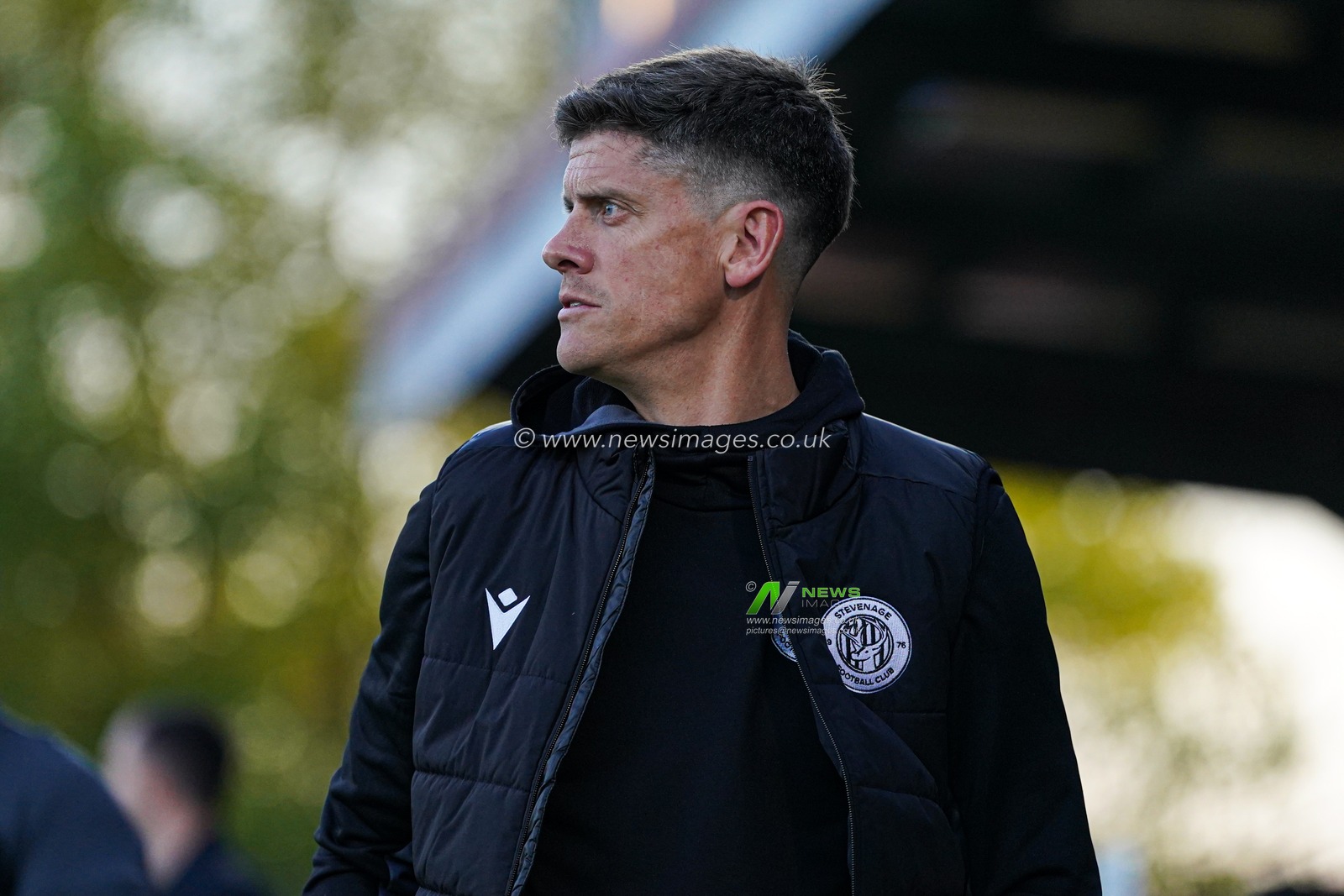 Alex Revell manager of Stevenage during the Sky Bet League 1 match Stevenage vs Birmingham City at Lamex Stadium, Stevenage, United Kingdom, 24th April 2025

(Photo by Harvey Murphy/News Images)