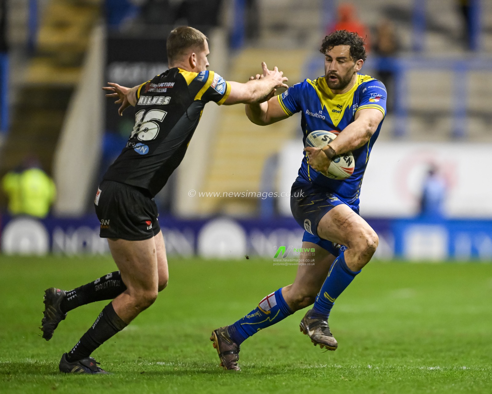 Toby King of Warrington Wolves fends of Rowan Milnes of Castleford Tigers  during the Betfred Super League Round 3 match Warrington Wolves vs Castleford Tigers at Halliwell Jones Stadium, Warrington, United Kingdom, 1st March 2024

(Photo by Craig Thomas/News Images)