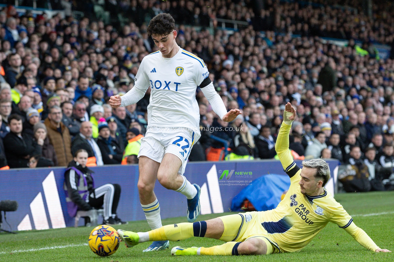 Archie Gray of Leeds United in action during the Sky Bet Championship match Leeds United vs Preston North End at Elland Road, Leeds, United Kingdom, 21st January 2024

(Photo by James Heaton/News Images)
