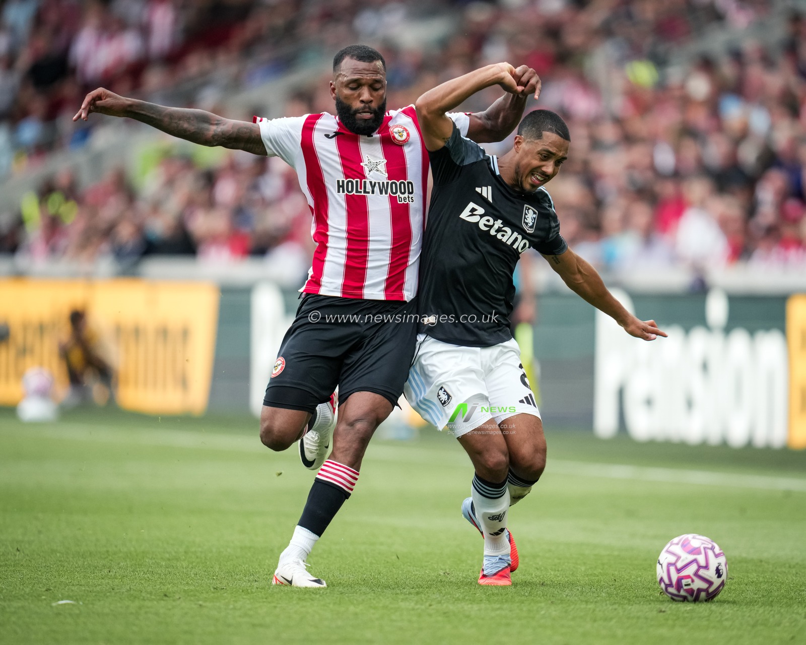 Youri Tielemans of Aston Villa and Igor Thiago of Brentford during the Premier League match Brentford vs Aston Villa at The Gtech Community Stadium, London, United Kingdom, 23rd August 2025

(Photo by Harvey Murphy/News Images)