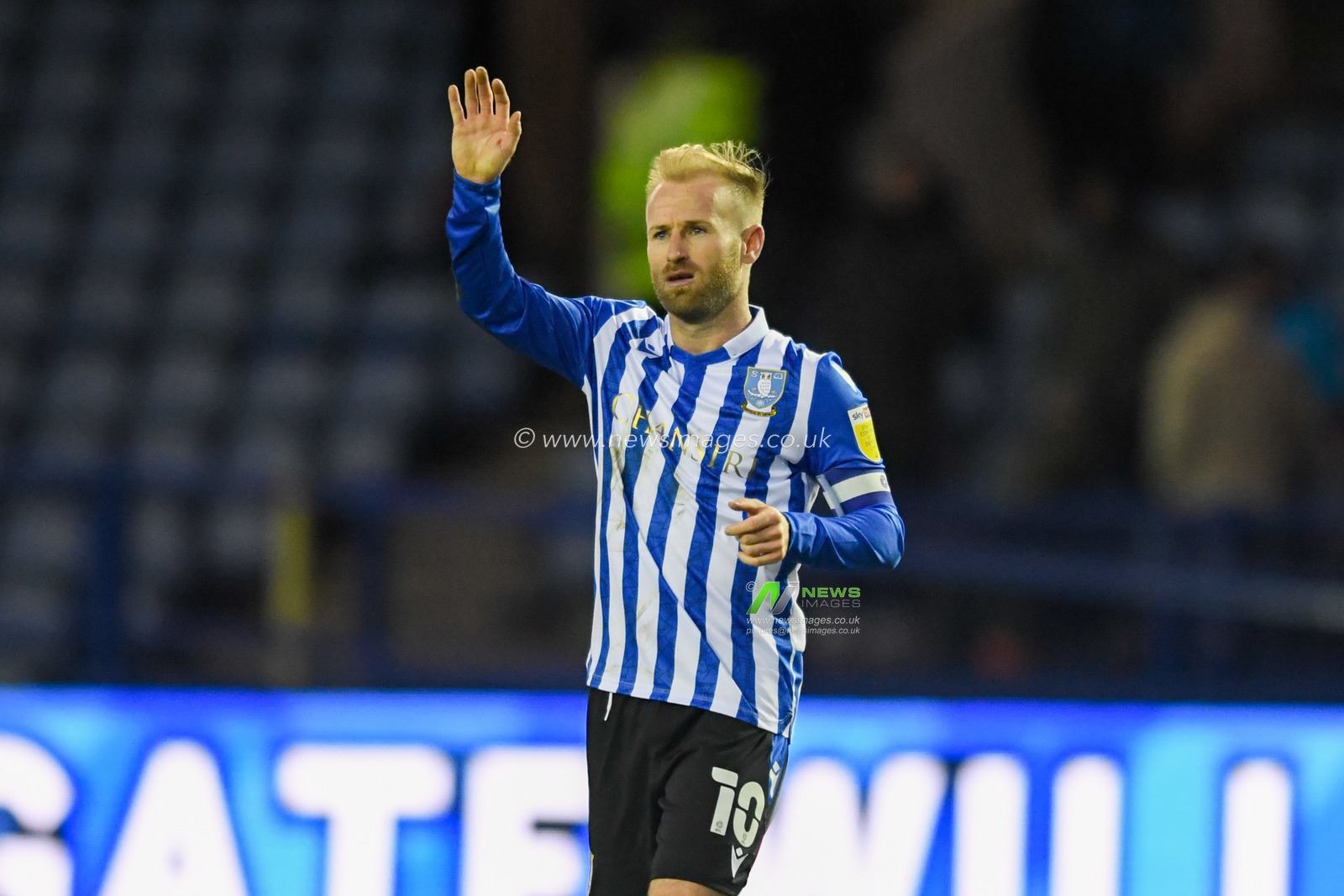 Barry Bannan #10 of Sheffield Wednesday waves to the home supporters after seeing his side beat Ipswich Town 1-0