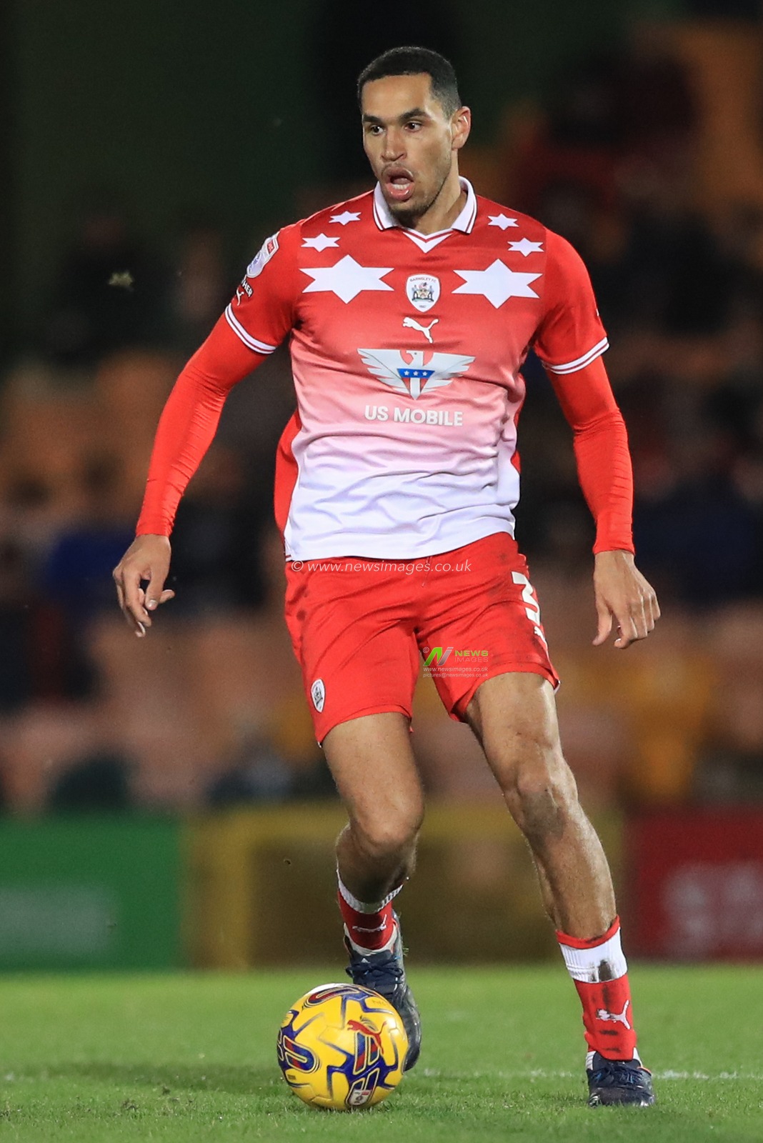 Jon Russell #3 of Barnsley during the Sky Bet League 1 match Port Vale vs Barnsley at Vale Park, Burslem, United Kingdom, 26th December 2023

(Photo by Alfie Cosgrove/News Images)