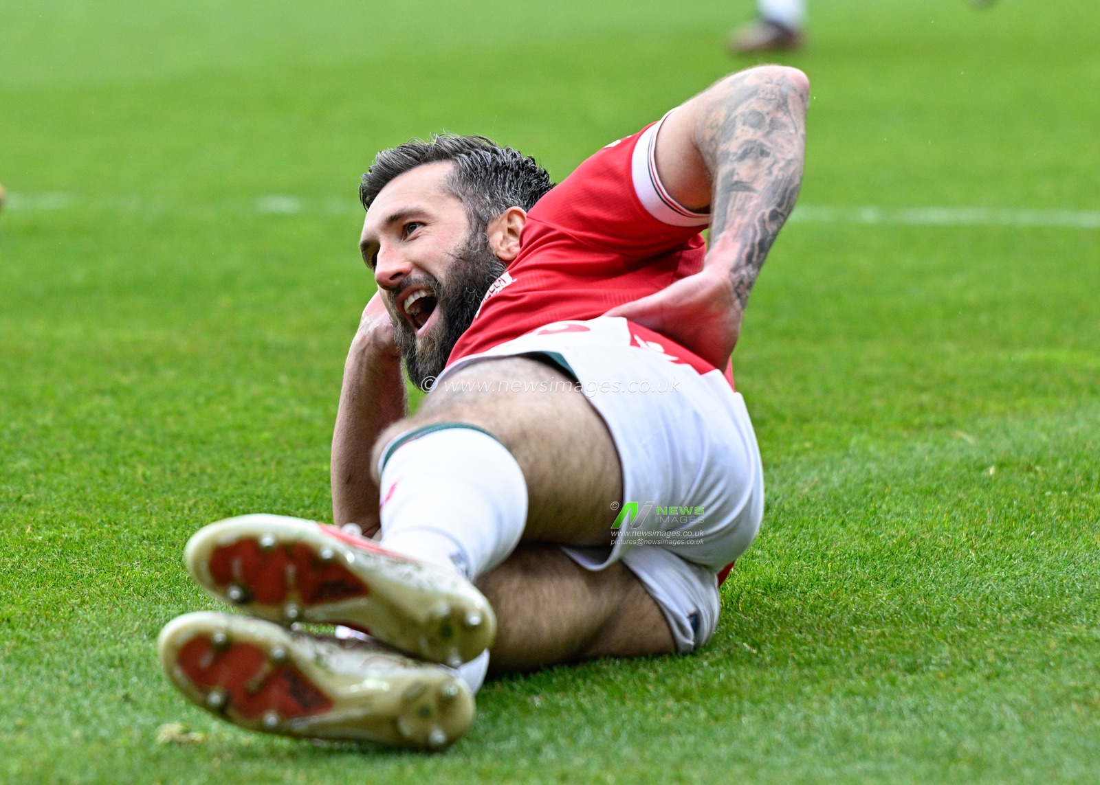 Ollie Palmer of Wrexham celebrates his goal to make it 1-1, during the Sky Bet League 2 match Wrexham vs Stockport County at SToK Cae Ras, Wrexham, United Kingdom, 27th April 2024

(Photo by Cody Froggatt/News Images)