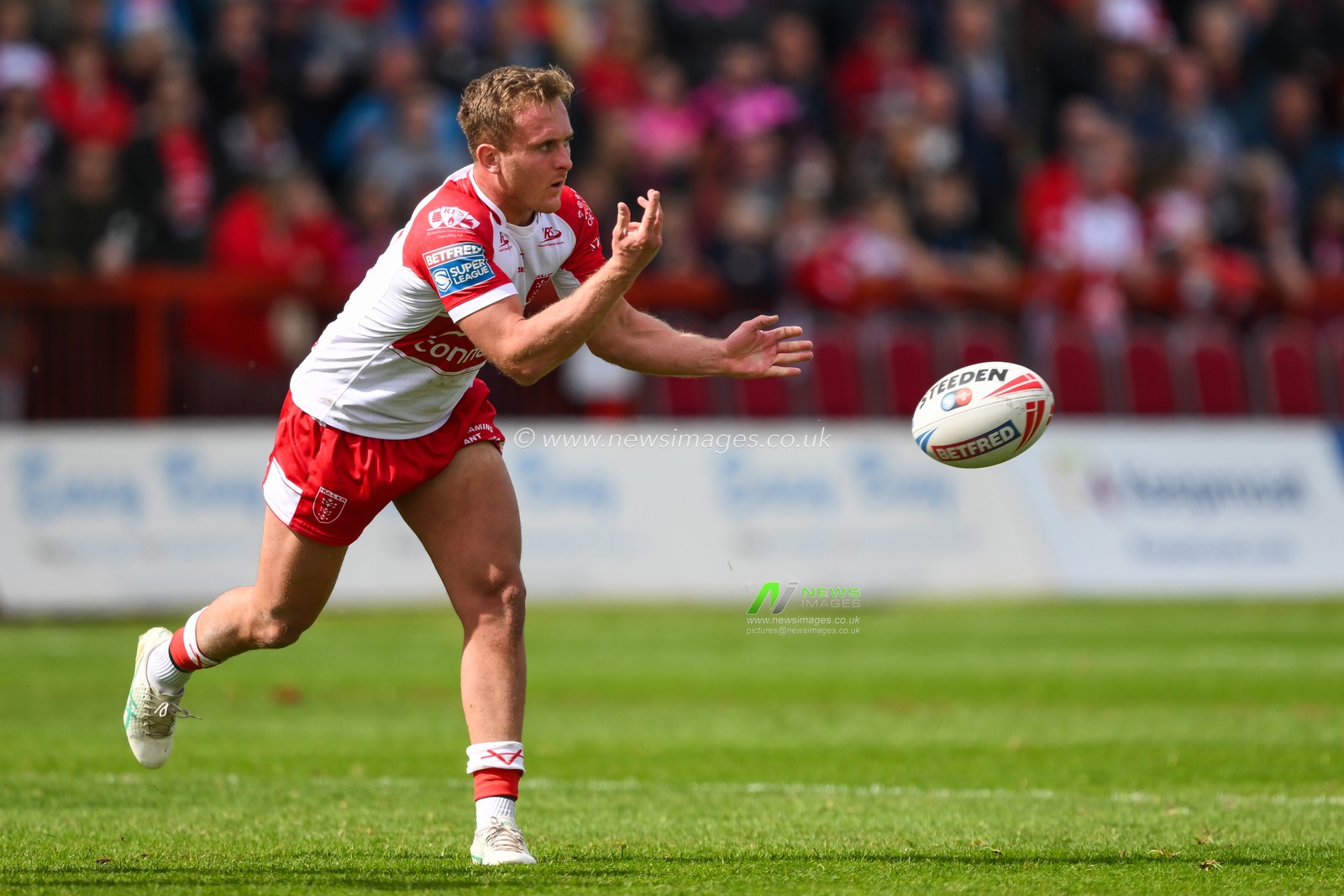 Jez Litten of Hull KRpasses the ball during the Betfred Super League Round 10 match Hull KR vs St Helens at Sewell Group Craven Park, Kingston upon Hull, United Kingdom, 4th May 2024

(Photo by Craig Thomas/News Images)