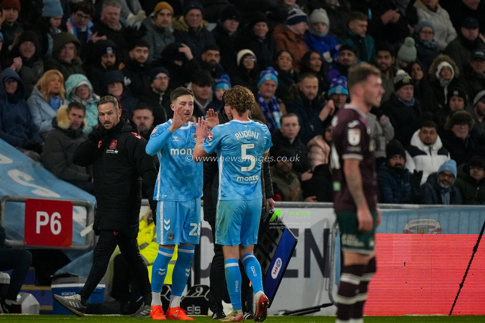 Josh Eccles, of Coventry City comes on as a substitute for Jack Rudoni, of Coventry City  during the Sky Bet Championship match Coventry City vs Swansea City at Coventry Building Society Arena, Coventry, United Kingdom, 26th December 2025

(Photo by Maynard Manyowa/News Images)

*** GER AUT SUI OUT ***