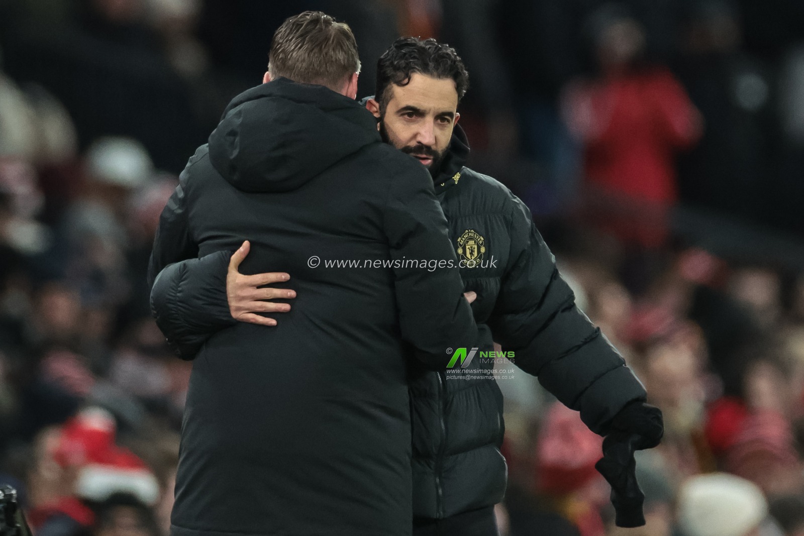 Ruben Amorim manager of Manchester United embraces Rob Edwards manager of Wolverhampton Wanderers as honours are even at 1-1 during the Premier League match Manchester United vs Wolverhampton Wanderers at Old Trafford, Manchester, United Kingdom, 30th December 2025

(Photo by Mark Cosgrove/News Images)

*** GER AUT SUI OUT ***