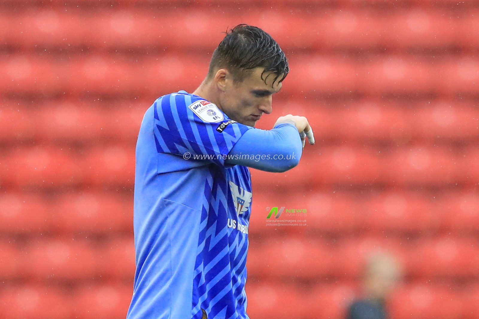 Liam Roberts #1 of Barnsley after Barnsley lose 0-1 during the Sky Bet League 1 match Barnsley vs Blackpool at Oakwell, Barnsley, United Kingdom, 30th September 2023

(Photo by Alfie Cosgrove/News Images)