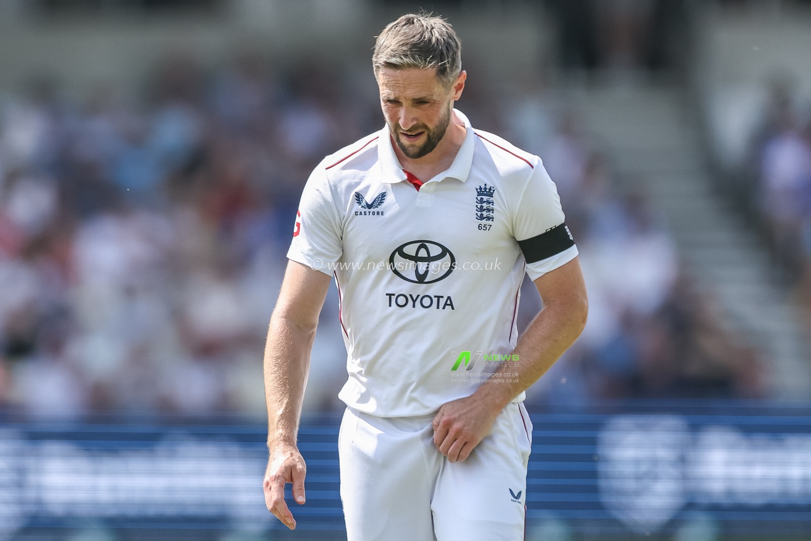 Chris Woakes of England polishes the ball during the 1st Rothesay Test Match Day 1 England vs India at Headingley Cricket Ground, Leeds, United Kingdom, 20th June 2025

(Photo by Mark Cosgrove/News Images)