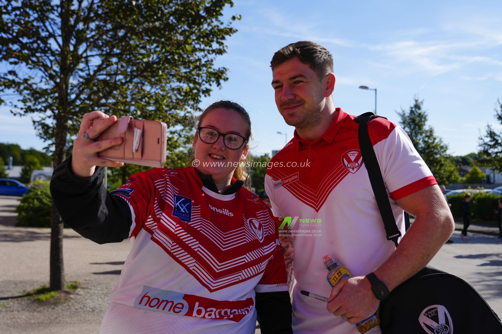 Mark Percival #4 of St Helens poses for a photo with fans before the Betfred Super League match St Helens vs Salford Red Devils at Totally Wicked Stadium, St Helens, United Kingdom, 17th September 2022

(Photo by Steve Flynn/News Images)