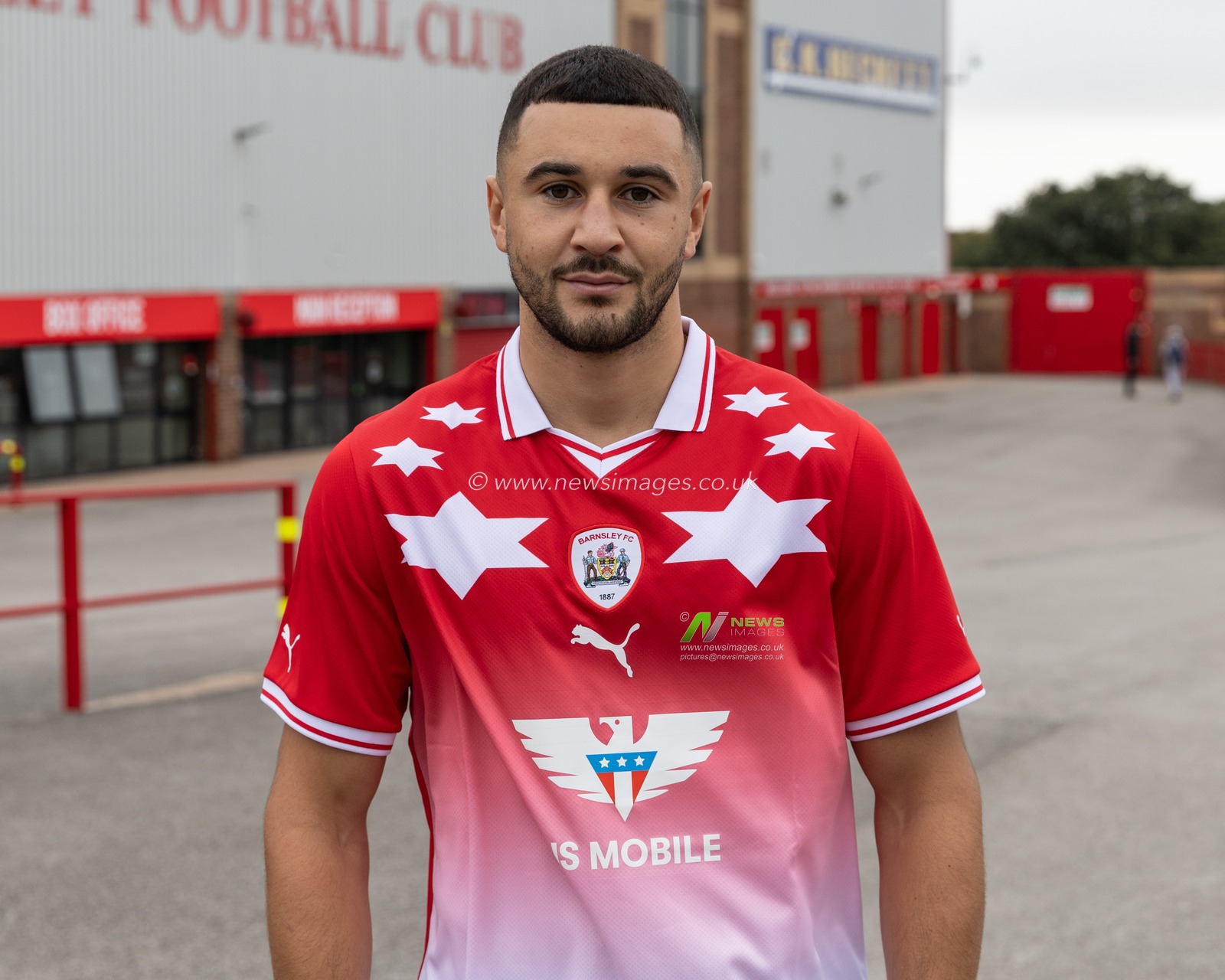 Barnsleyâ€™s professional boxer Callum Simpson with the new Barnsley FC home kit on designed by KidSuper during the Sky Bet League 1 match Barnsley vs Burton Albion at Oakwell, Barnsley, United Kingdom, 16th September 2023

(Photo by Mark Cosgrove/News Images)