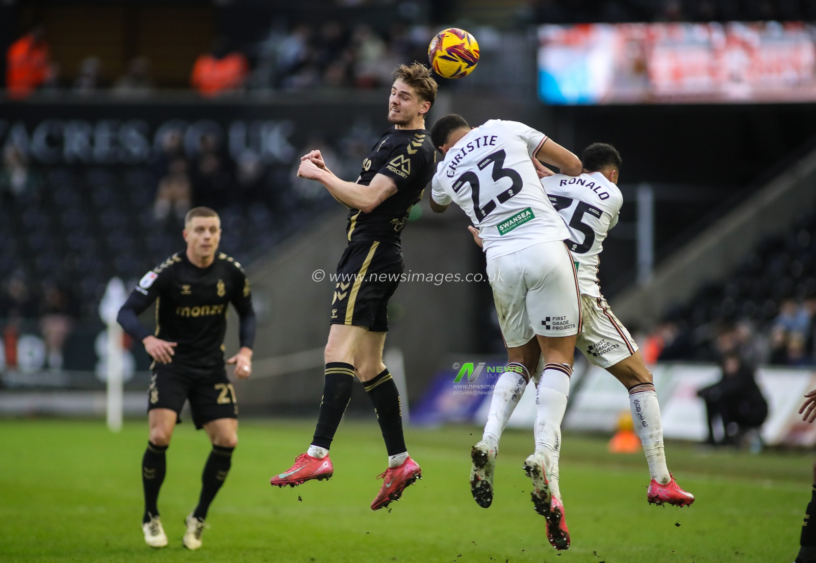 Jack Rudoni of Coventry City wins a header during the Sky Bet Championship match Swansea City vs Coventry City at Swansea.com Stadium, Swansea, United Kingdom, 1st February 2025

(Photo by Andrew Lewis/News Images)