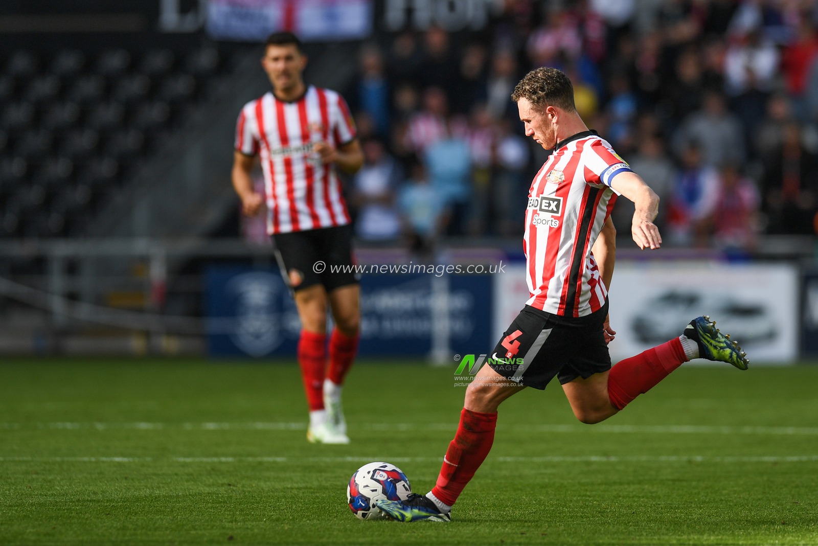 Corry Evans #4 of Sunderland during the Sky Bet Championship match Swansea City vs Sunderland at Swansea.com Stadium, Swansea, United Kingdom, 8th October 2022

(Photo by Mike Jones/News Images)