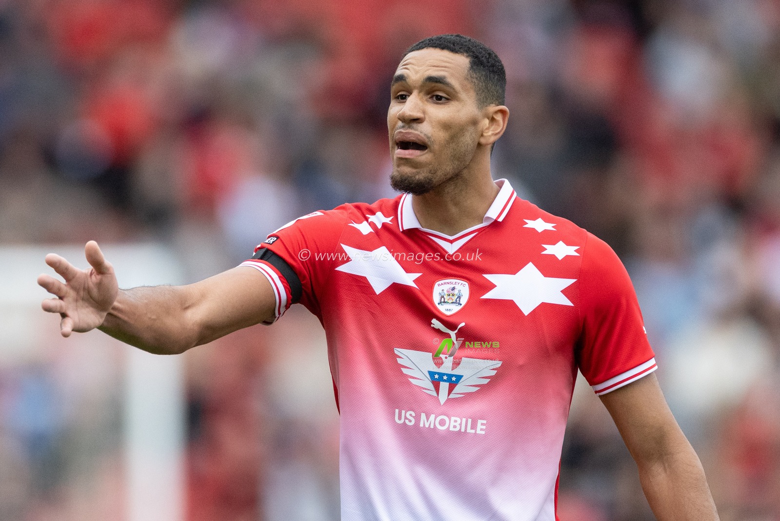 Jon Russell #3 of Barnsley gives his team instructions  during the Sky Bet League 1 match Barnsley vs Burton Albion at Oakwell, Barnsley, United Kingdom, 16th September 2023

(Photo by Mark Cosgrove/News Images)