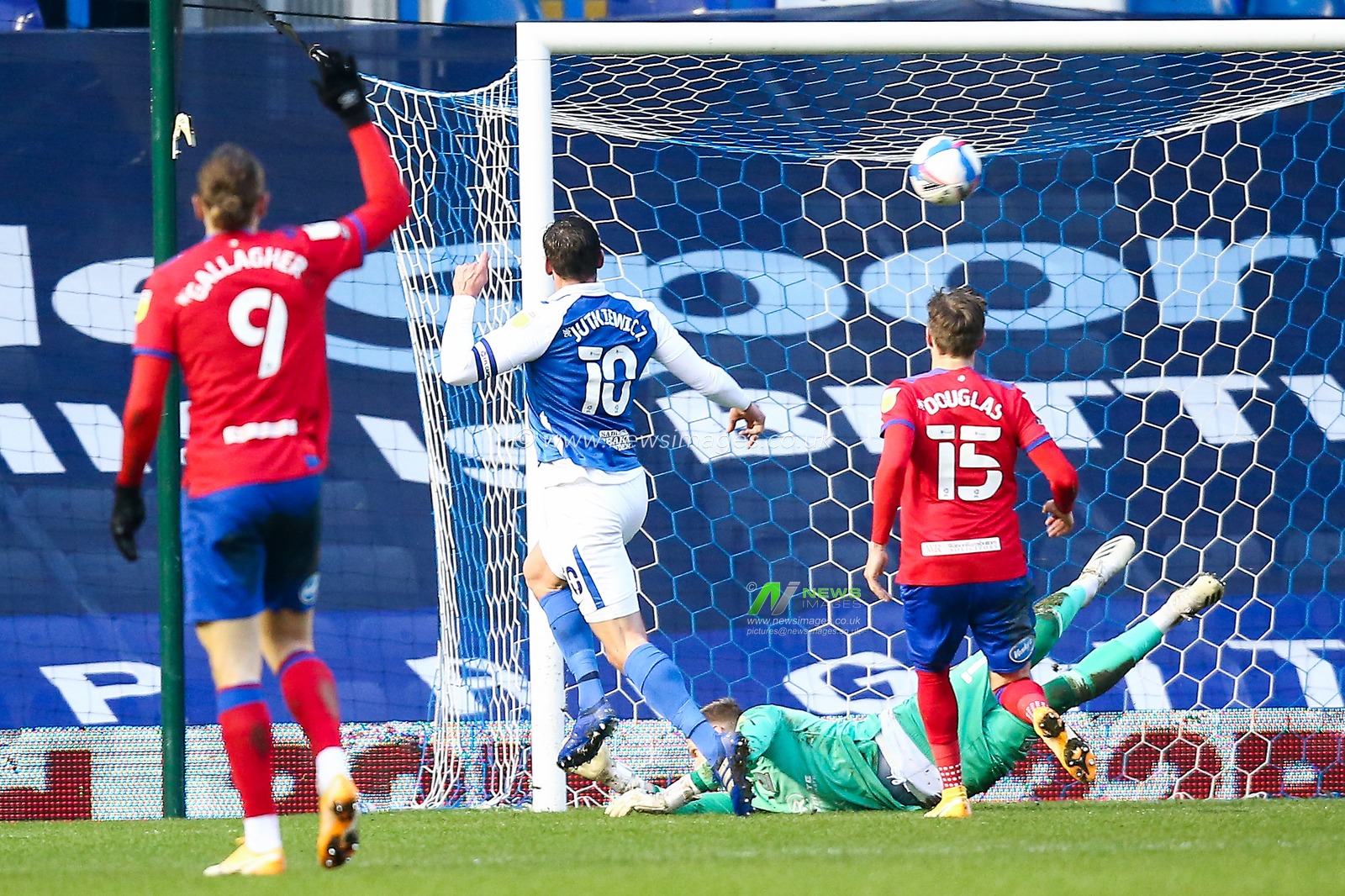 Lukas Jutkiewicz #10 of Birmingham City shoots but hits the cross bar