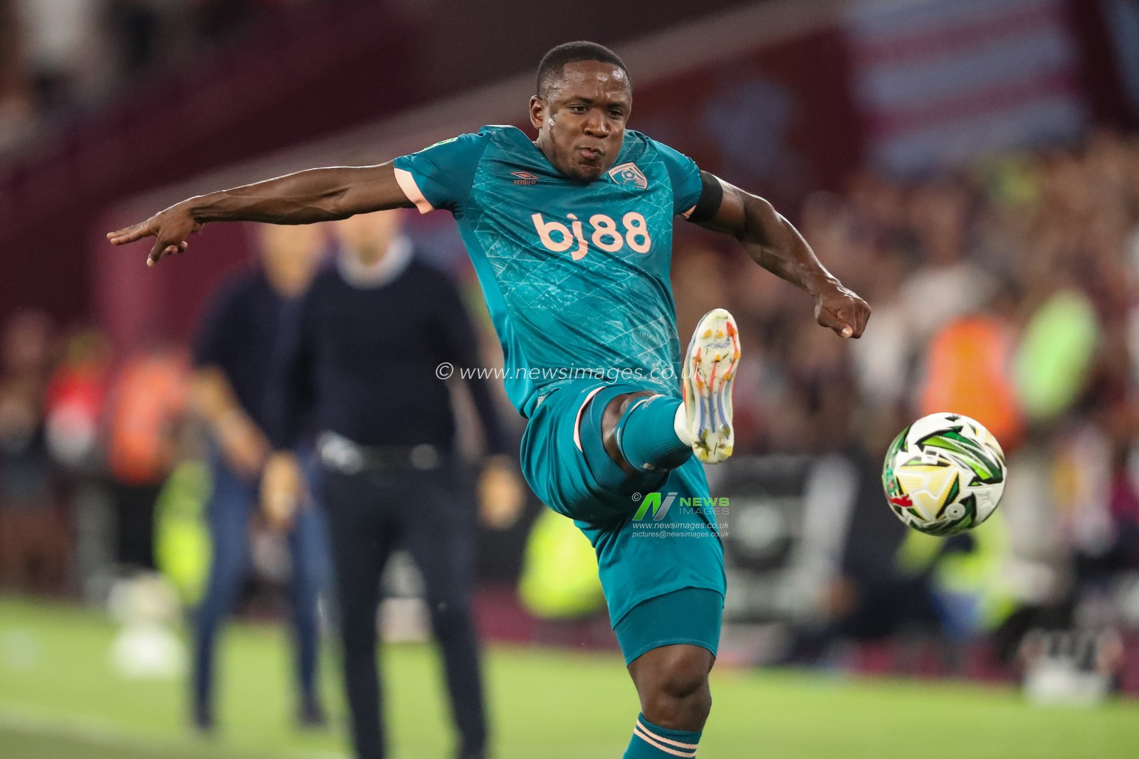 Luis Sinisterra of Bournemouth tries to control the ball during the Carabao Cup match West Ham United vs Bournemouth at London Stadium, London, United Kingdom, 28th August 2024

(Photo by Izzy Poles/News Images)