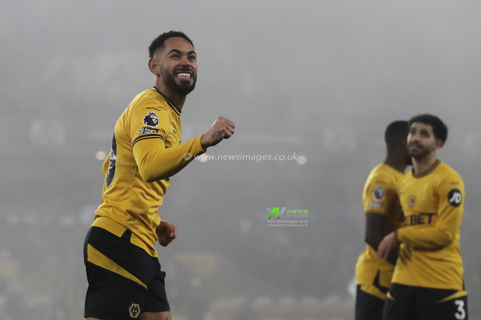 Matheus Cunha of Wolverhampton Wanderers celebrates his goal to make it 1-0 during the Premier League match Wolverhampton Wanderers vs Manchester United at Molineux, Wolverhampton, United Kingdom, 26th December 2024

(Photo by Gareth Evans/News Images)