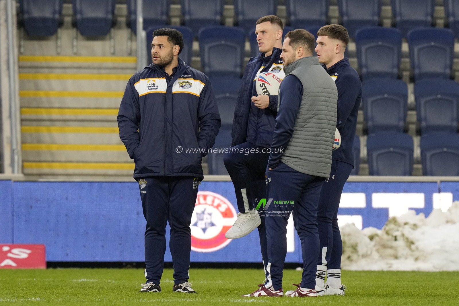 Rhyse Martin #12 of Leeds Rhinos chats with other Rhinos players before the Betfred Super League Round 4 match Leeds Rhinos vs Wakefield Trinity at Headingley Stadium, Leeds, United Kingdom, 10th March 2023

(Photo by Steve Flynn/News Images)