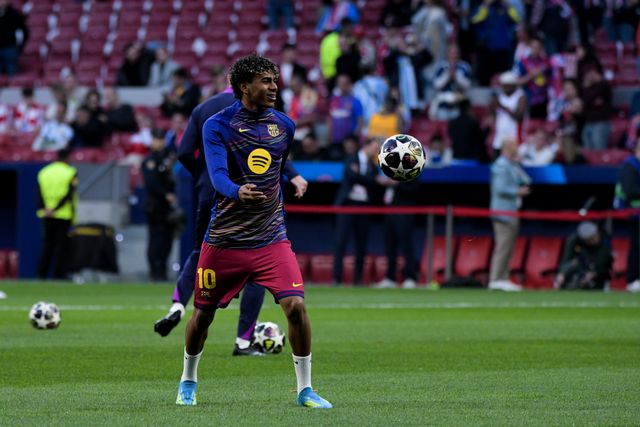 Lamine Yamal of FC Barcelona during the warm up of the UEFA Champions League Quarter Finals match Atletico Madrid vs Barcelona at Riyadh Air Metropolitano, Madrid, Spain on 14 April 2026

(Photo by Samuel Carreno/News Images)