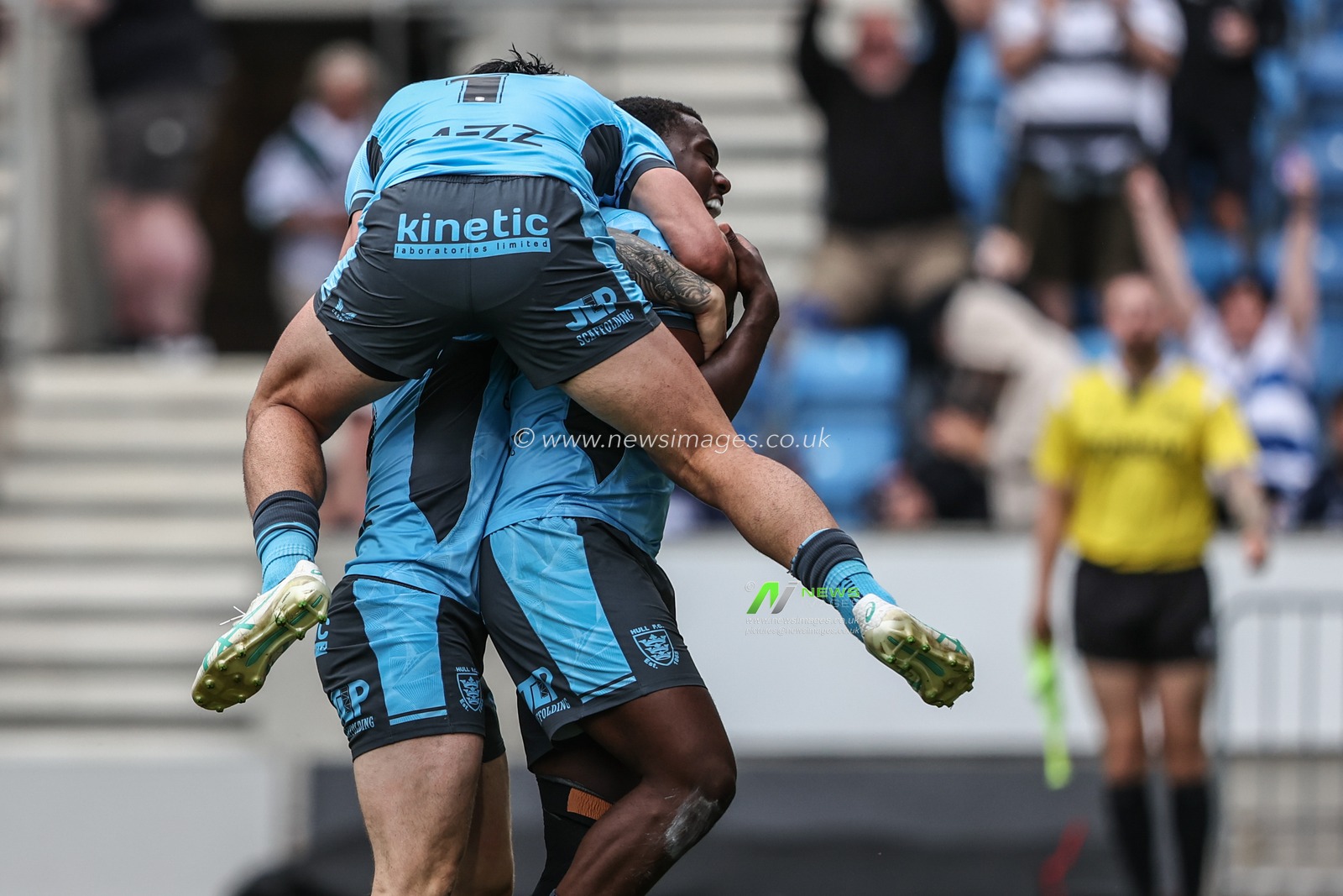 Sam Eseh of Hull FC celebrates his try during the Betfred Super League round 15 match Salford Red Devils vs Hull FC at Salford Community Stadium, Eccles, United Kingdom, 22nd June 2025

(Photo by Alfie Cosgrove/News Images)