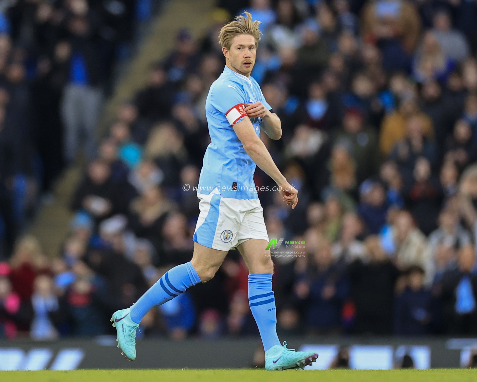 Kevin De Bruyne of Manchester City comes on as a substitute fand takes the captainâ€™s armband during the FA Cup Third Round match Manchester City vs Huddersfield Town at Etihad Stadium, Manchester, United Kingdom, 7th January 2024

(Photo by Conor Molloy/News Images)