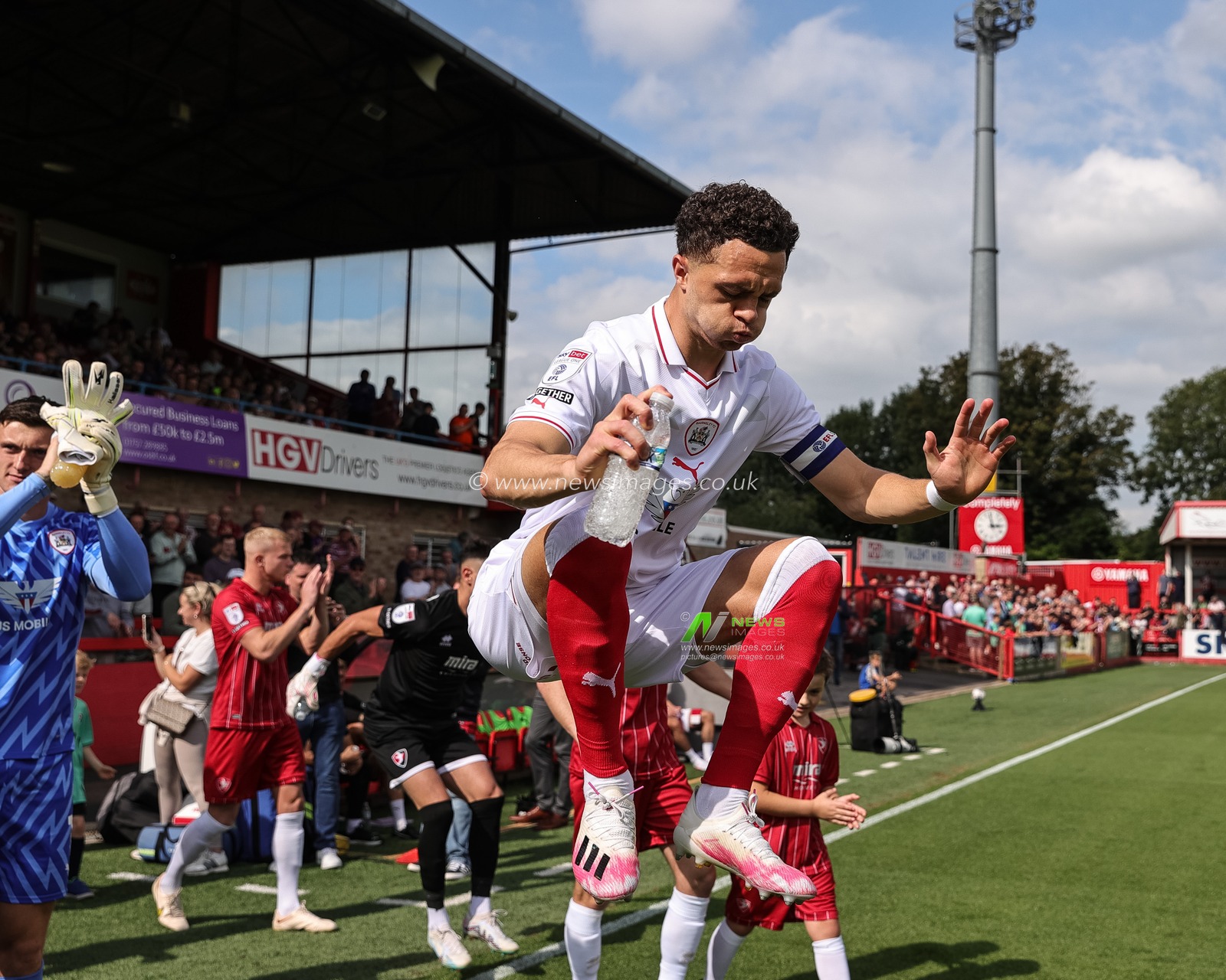 Jordan Williams #2 of Barnsley during the Sky Bet League 1 match Cheltenham Town vs Barnsley at The Jonny-Rocks Stadium, Cheltenham, United Kingdom, 2nd September 2023

(Photo by Mark Cosgrove/News Images)