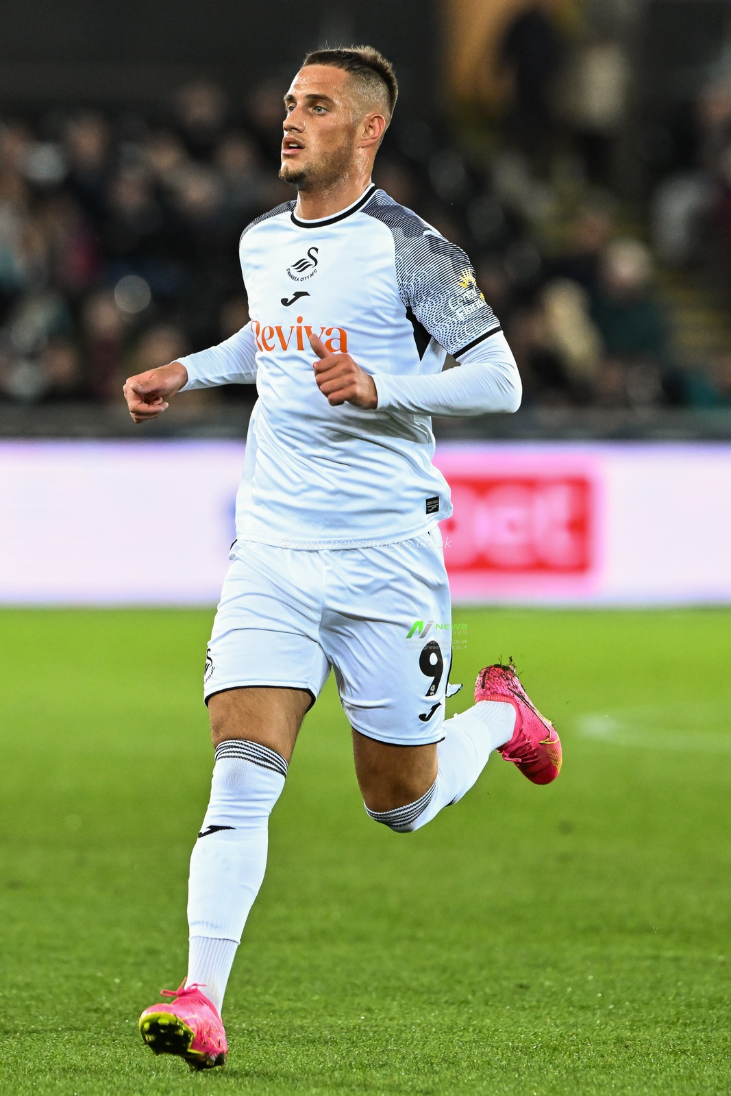 Jerry Yates #9 of Swansea City during the Sky Bet Championship match Swansea City vs Norwich City at Swansea.com Stadium, Swansea, United Kingdom, 4th October 2023

(Photo by Craig Thomas/News Images)