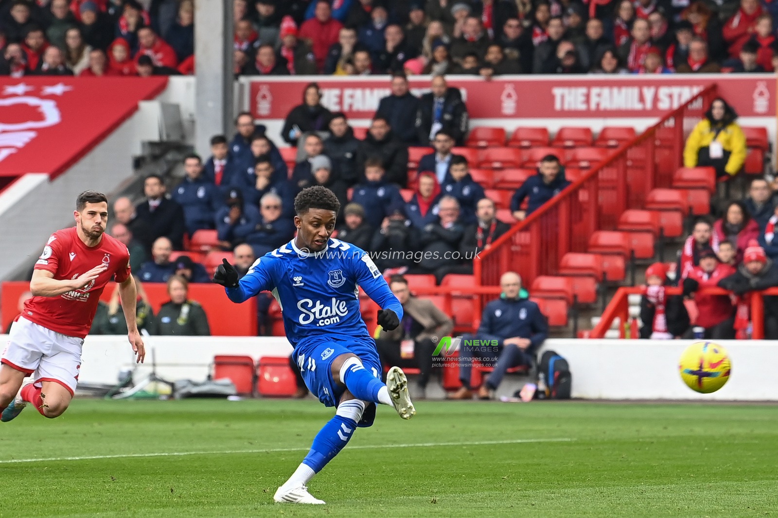 Demarai Gray #11 of Everton scores a penalty to make it 0-1 during the Premier League match Nottingham Forest vs Everton at City Ground, Nottingham, United Kingdom, 4th March 2023

(Photo by Craig Thomas/News Images)