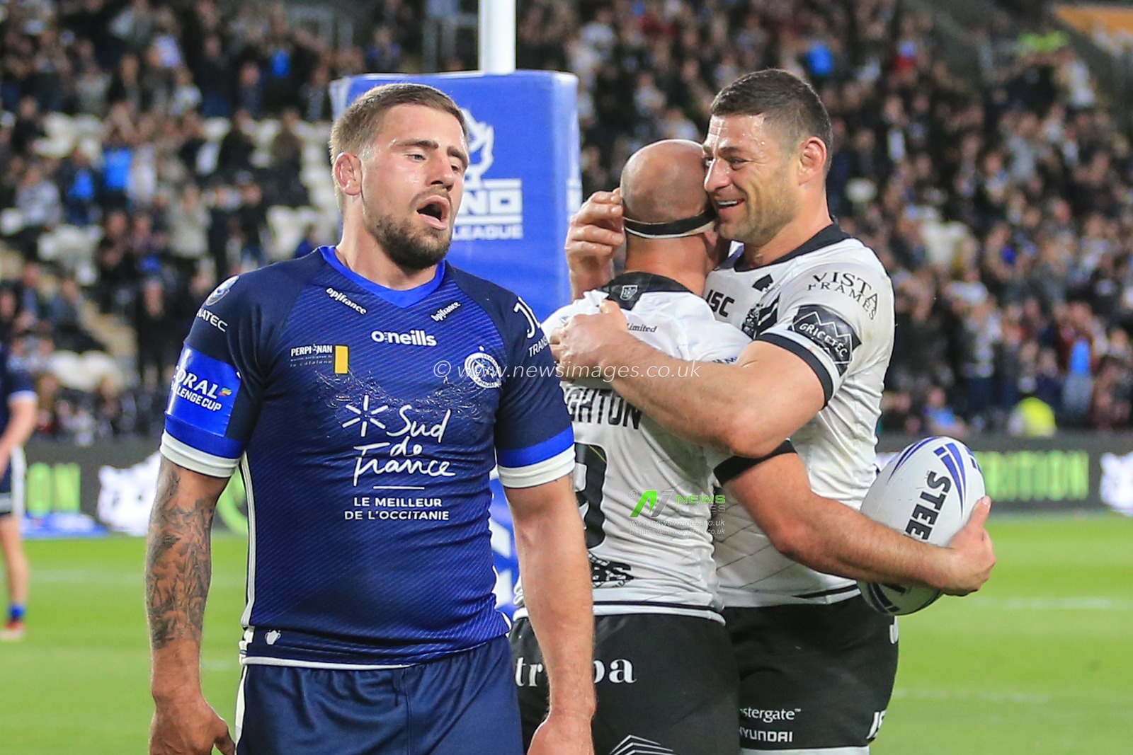 30th May 2019 , KCOM Stadium, Hull, England; Coral Challenge Cup 2019, Quarter Final , Hull FC vs Catalans Dragons ; Danny Houghton (9) of Hull FC celebrates his try 


Credit: David Greaves/News Images