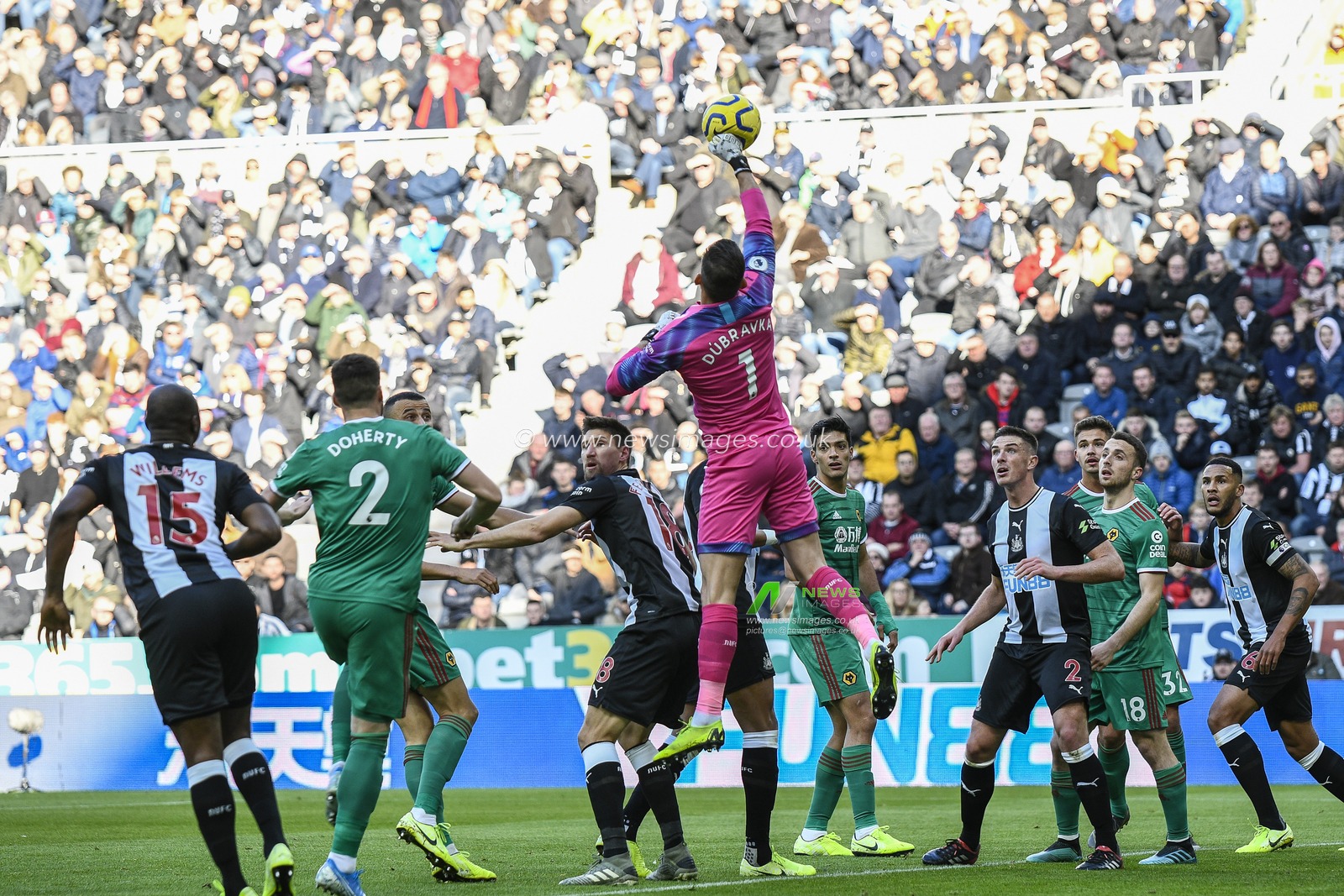 27th October 2019, St. James's Park, Newcastle, England; Premier League, Newcastle United v Wolverhampton Wanderers : Martin DÃºbravka of Newcastle United punches the ball away

Credit: Iam Burn/News Images